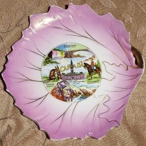 VINTAGE L'AMOUR CANADA LEAF SHAPE PORCELAIN SOUVENIR PLATE